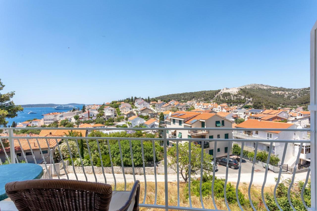 Apartments Luksa - Zf Hvar Đảo Hvar Ngoại thất bức ảnh