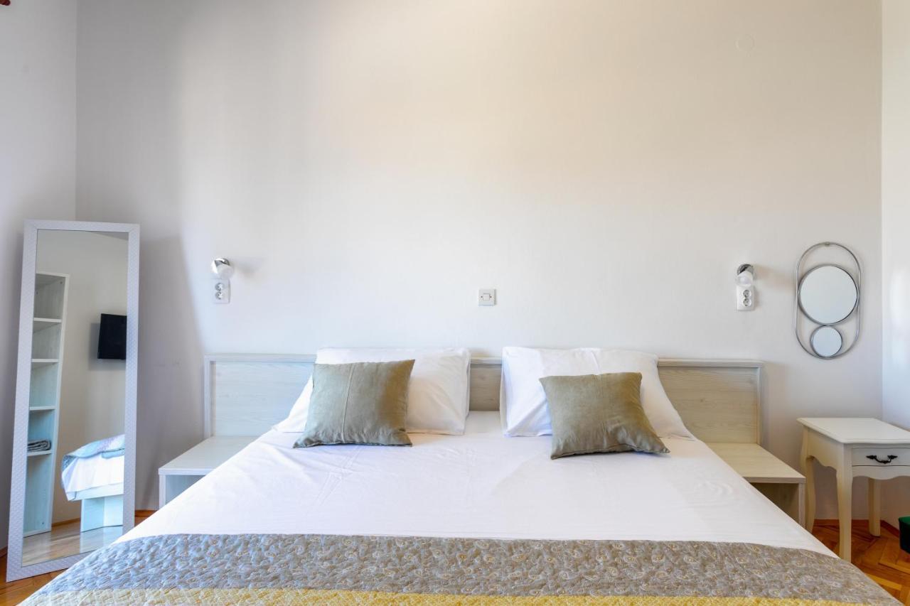 Apartments Luksa - Zf Hvar Đảo Hvar Ngoại thất bức ảnh