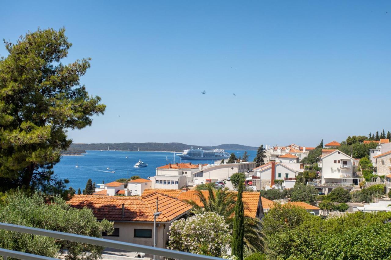 Apartments Luksa - Zf Hvar Đảo Hvar Ngoại thất bức ảnh