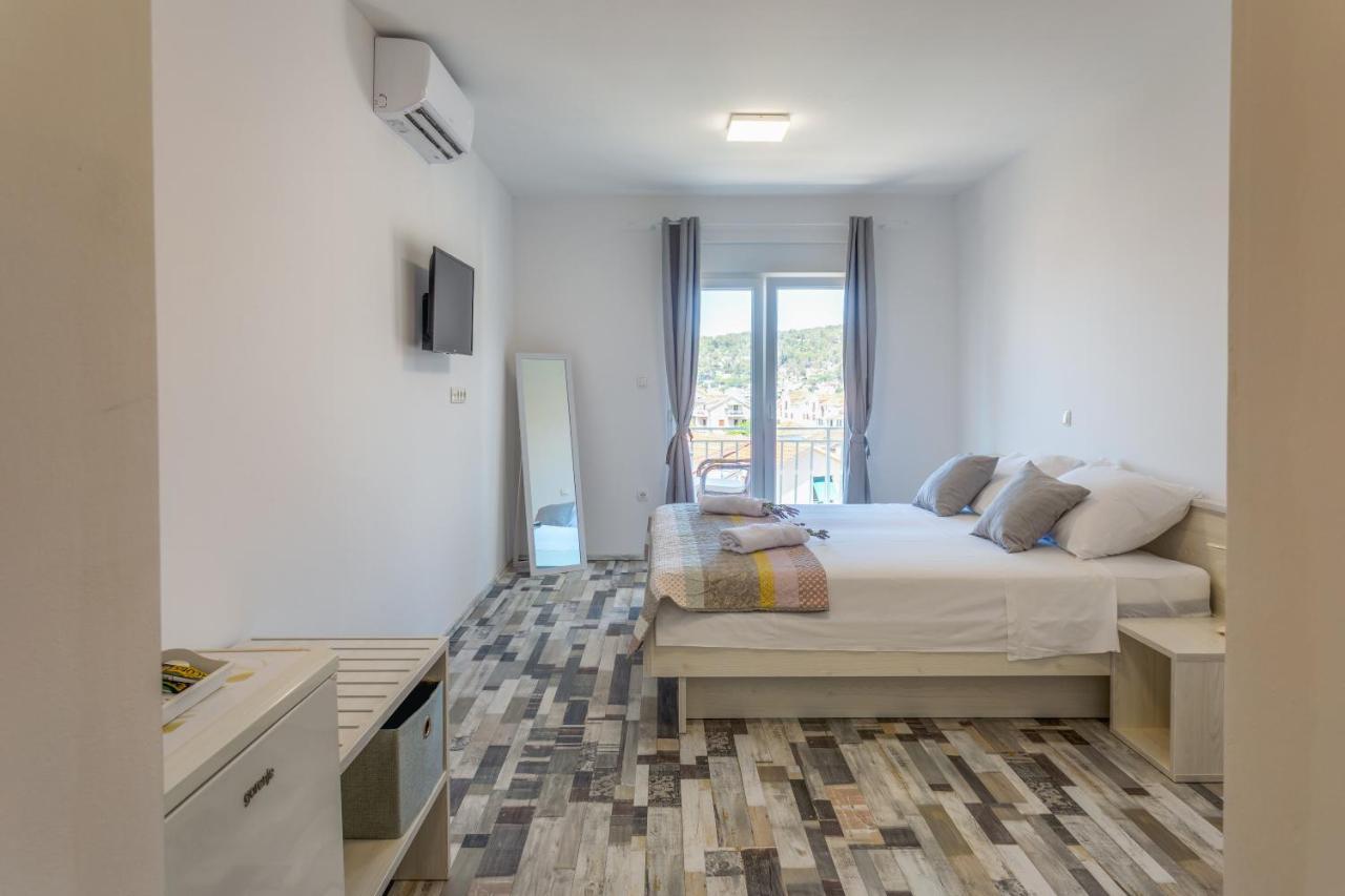 Apartments Luksa - Zf Hvar Đảo Hvar Ngoại thất bức ảnh