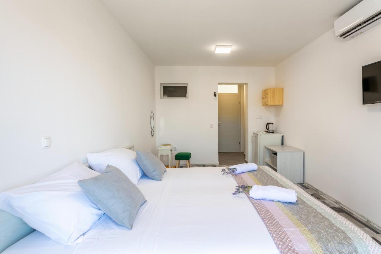 Apartments Luksa - Zf Hvar Đảo Hvar Ngoại thất bức ảnh