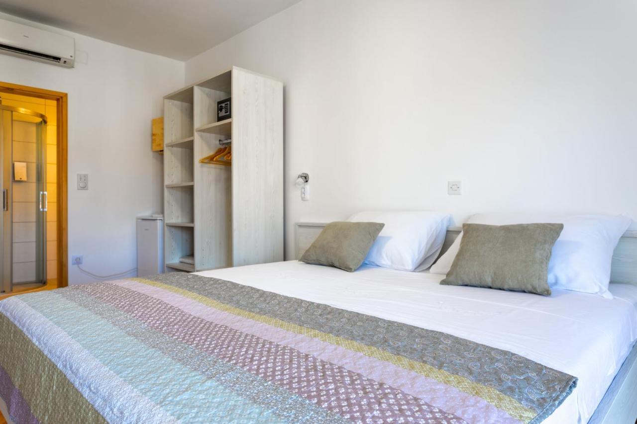 Apartments Luksa - Zf Hvar Đảo Hvar Ngoại thất bức ảnh